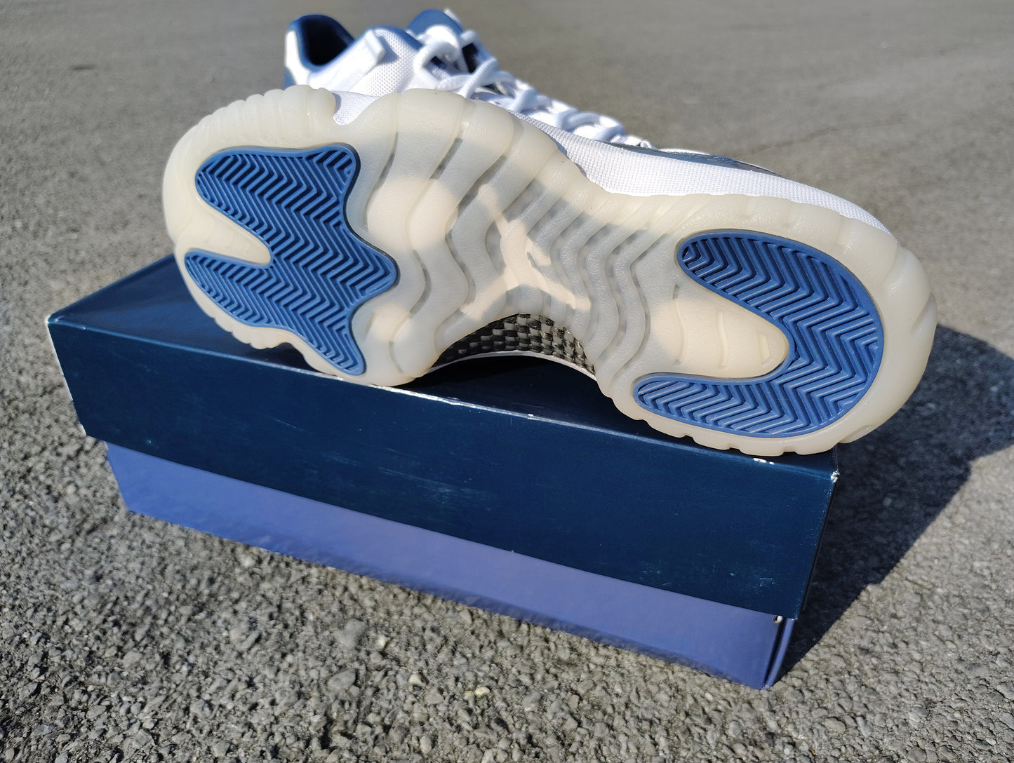 Retro 11 low Diffused Blue