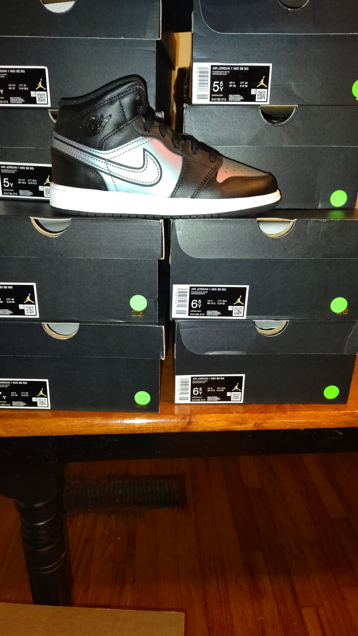 Unreleased Jordan Retro 1 black iridescent